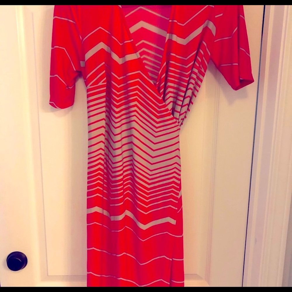 A Pea In The Pod Nursing and Maternity wrap dress